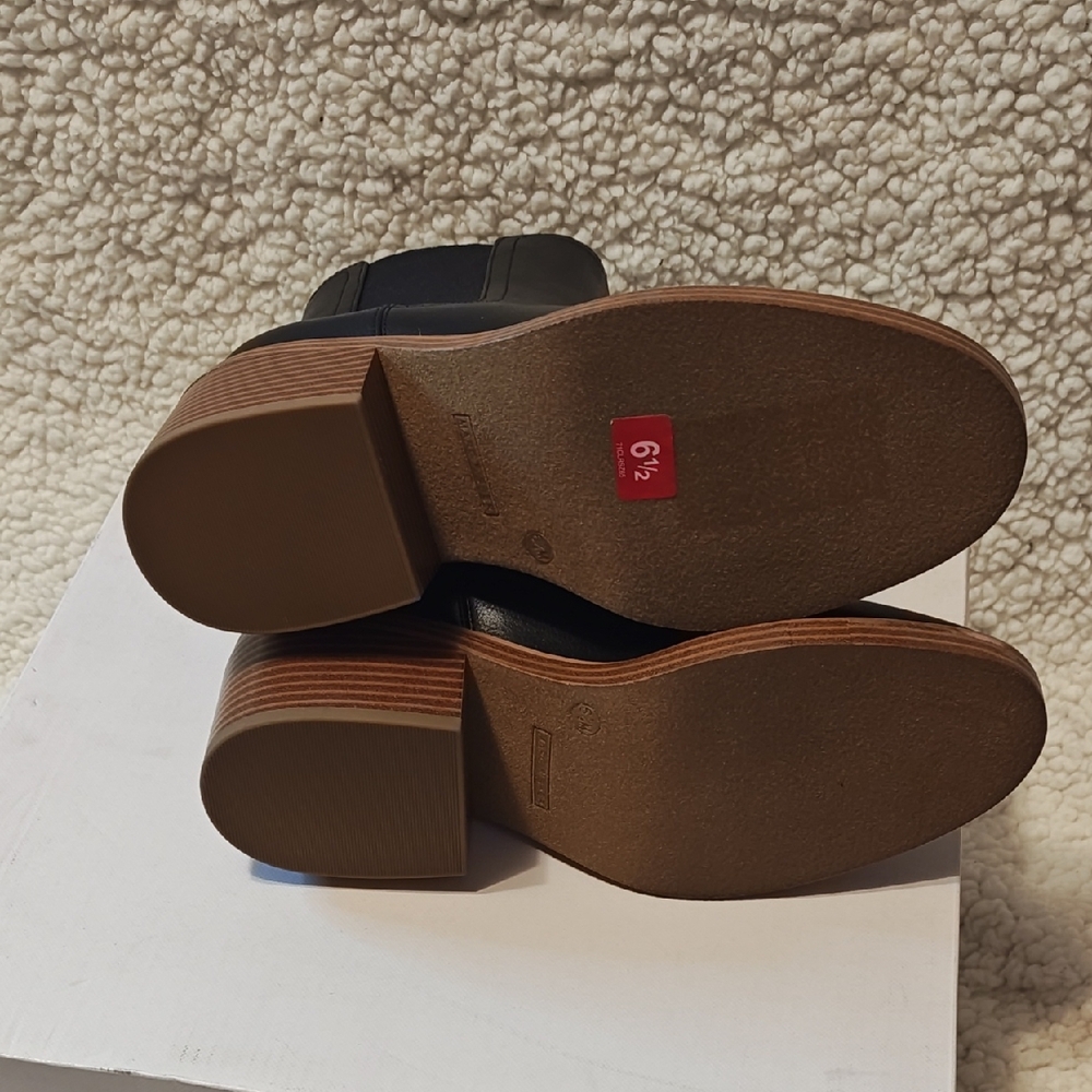 Marc Fisher Modesty Chelsea Boot - Picture 4 of 5